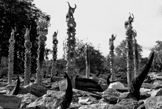 https://www.voyageurs-du-net.com/wp-content/uploads/2013/12/madagascar-culte-ancetres-sculptures-thumbnail.jpg